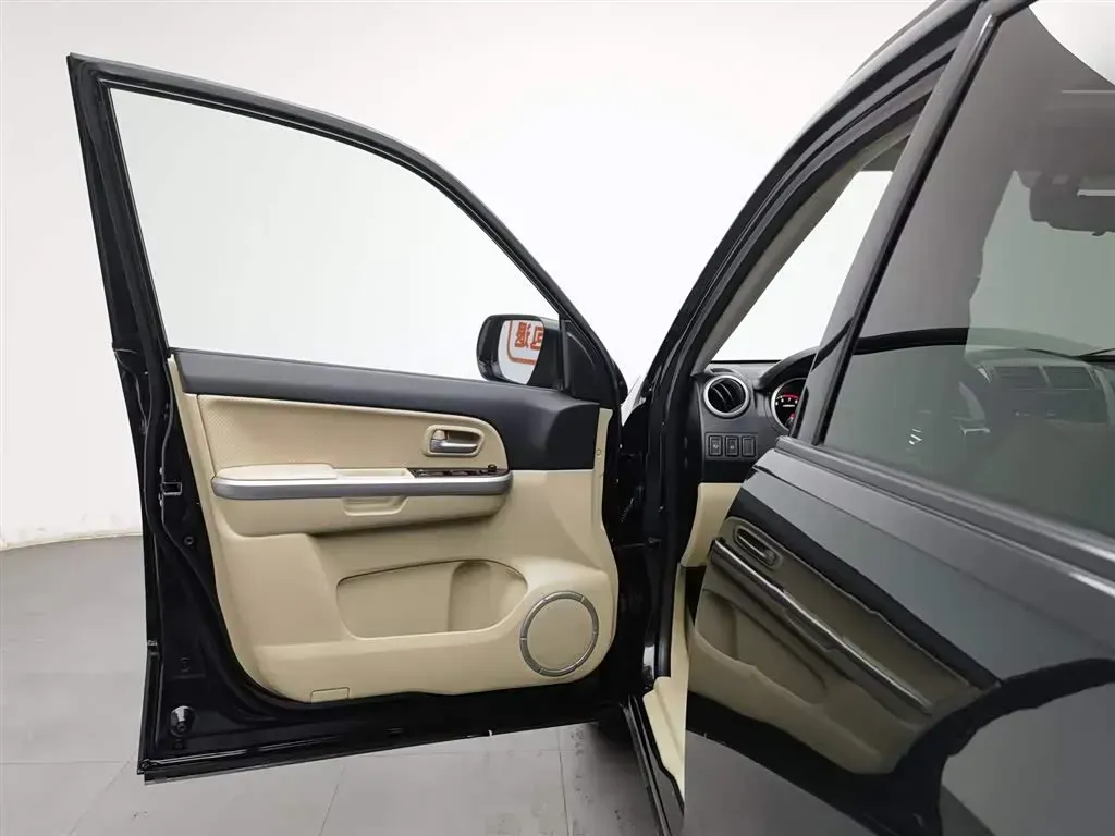 2012 Suzuki Grand Vitara 2.4L 166HP L4 5MT,autocango,china used car exporter,china ev exporter,chinese used car exporter,chinese used ev exporter