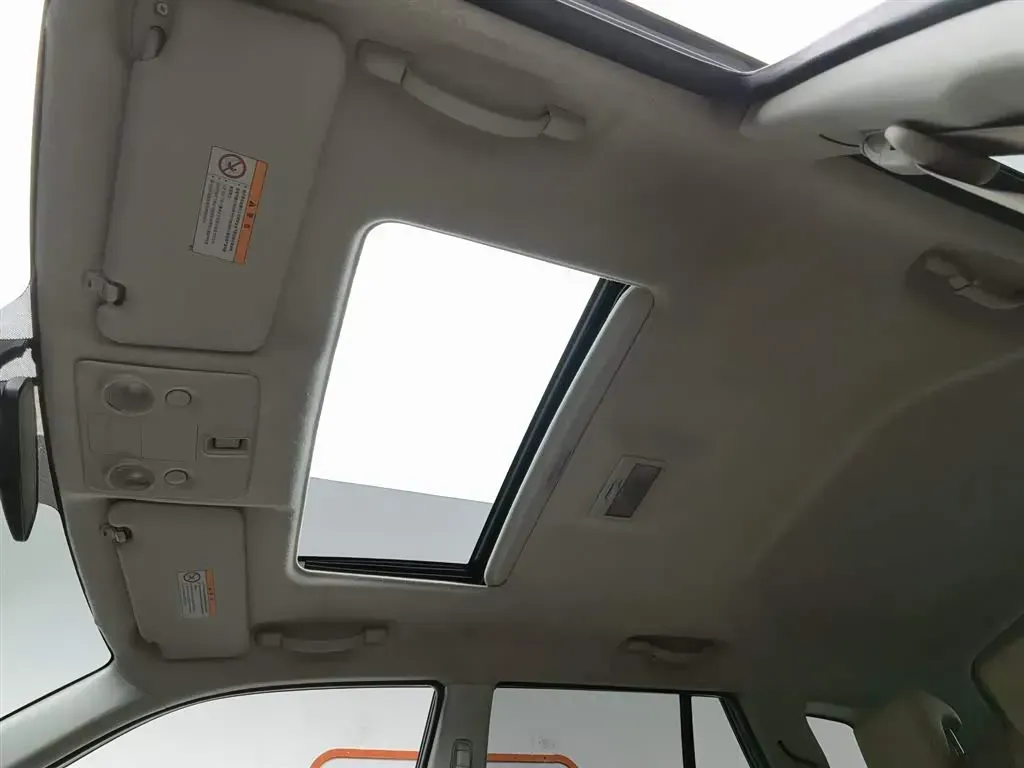 2012 Suzuki Grand Vitara 2.4L 166HP L4 5MT,autocango,china used car exporter,china ev exporter,chinese used car exporter,chinese used ev exporter