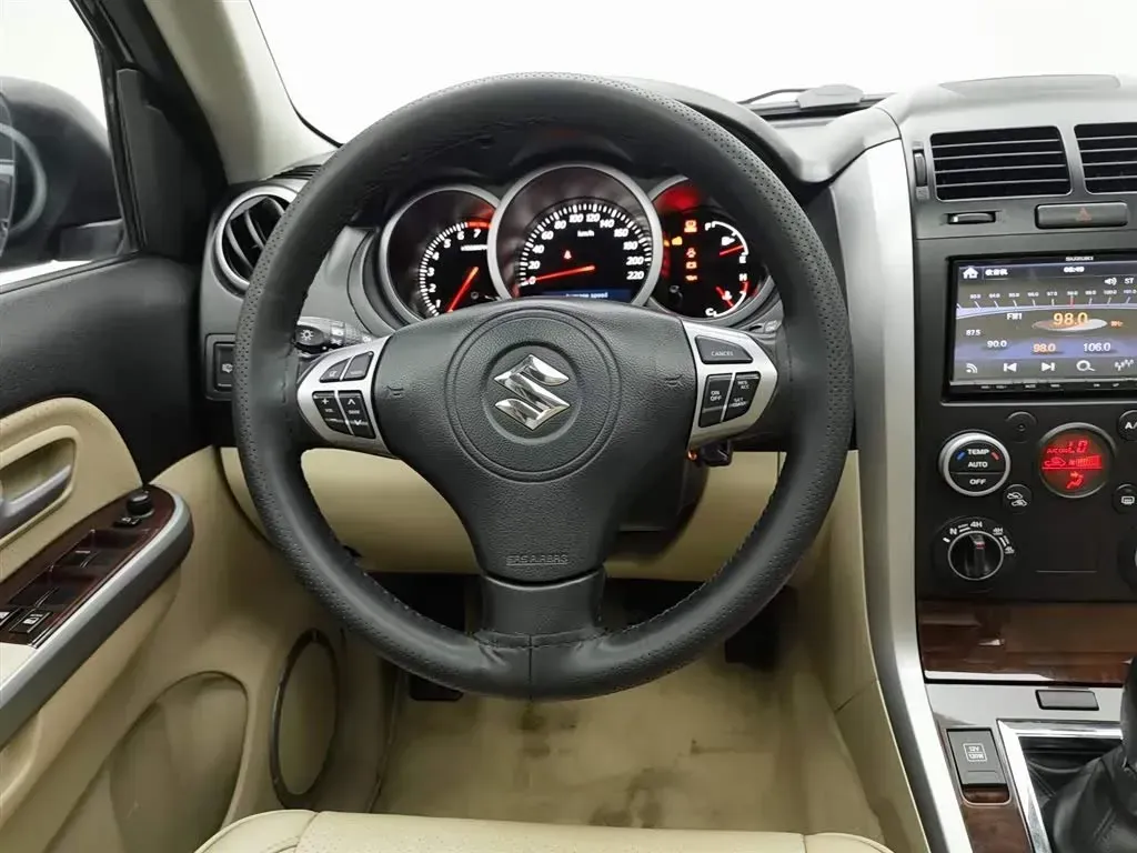 2012 Suzuki Grand Vitara 2.4L 166HP L4 5MT,autocango,china used car exporter,china ev exporter,chinese used car exporter,chinese used ev exporter