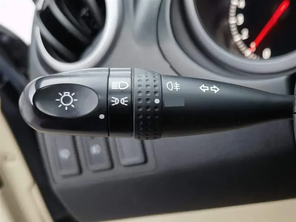 2012 Suzuki Grand Vitara 2.4L 166HP L4 5MT,autocango,china used car exporter,china ev exporter,chinese used car exporter,chinese used ev exporter