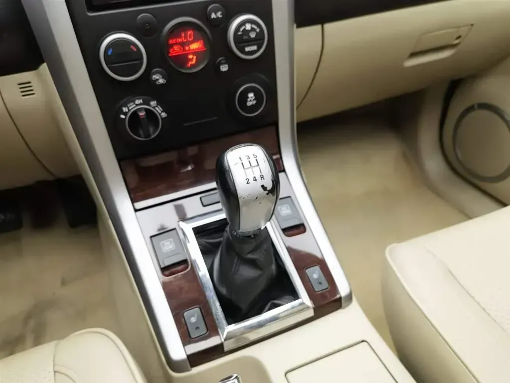 2012 Suzuki Grand Vitara 2.4L 166HP L4 5MT,autocango,china used car exporter,china ev exporter,chinese used car exporter,chinese used ev exporter