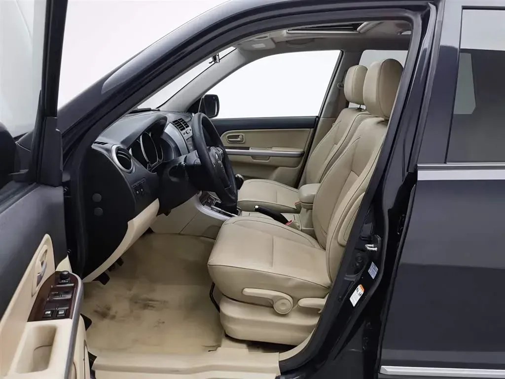 2012 Suzuki Grand Vitara 2.4L 166HP L4 5MT,autocango,china used car exporter,china ev exporter,chinese used car exporter,chinese used ev exporter