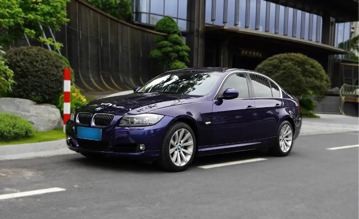 2010 BMW 3 Series 2.5L 218HP L6 6AT