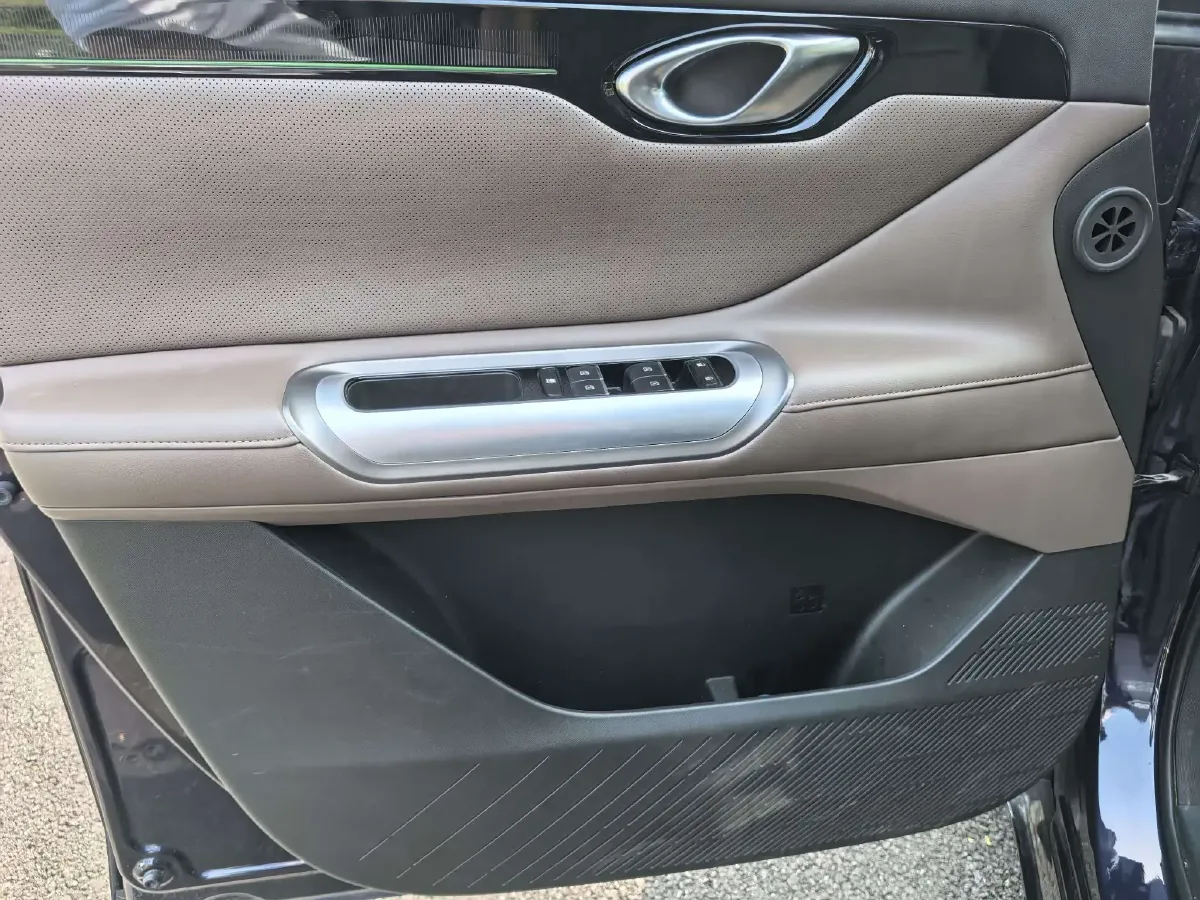 2024 GAC Trumpchi E8 2.0L 140HP L4 2DHT PHEV 25.57KWH,autocango,china used car exporter,china ev exporter,chinese used car exporter,chinese used ev exporter