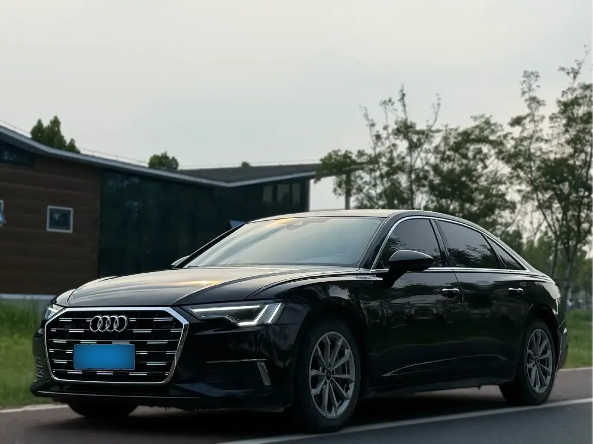 2021 Audi A6L 2.0T 190HP L4 7DCT