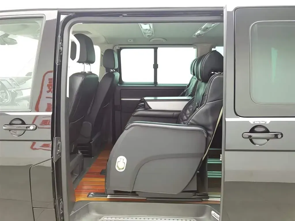 2017 Volkswagen Multivan 2.0T 204HP L4 7DCT,autocango,china used car exporter,china ev exporter,chinese used car exporter,chinese used ev exporter