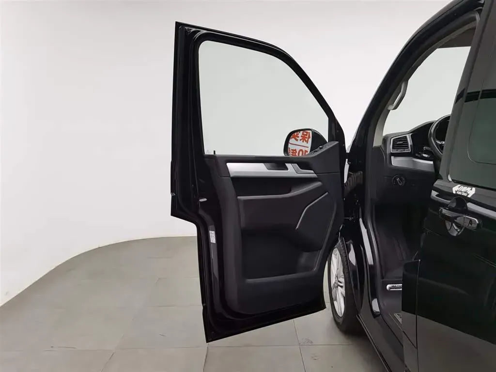 2017 Volkswagen Multivan 2.0T 204HP L4 7DCT,autocango,china used car exporter,china ev exporter,chinese used car exporter,chinese used ev exporter