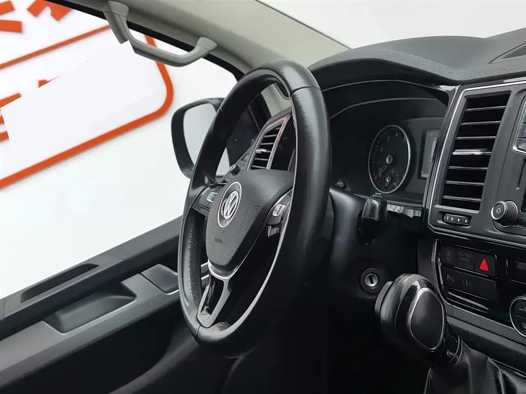 2017 Volkswagen Multivan 2.0T 204HP L4 7DCT,autocango,china used car exporter,china ev exporter,chinese used car exporter,chinese used ev exporter