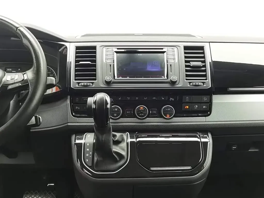 2017 Volkswagen Multivan 2.0T 204HP L4 7DCT,autocango,china used car exporter,china ev exporter,chinese used car exporter,chinese used ev exporter