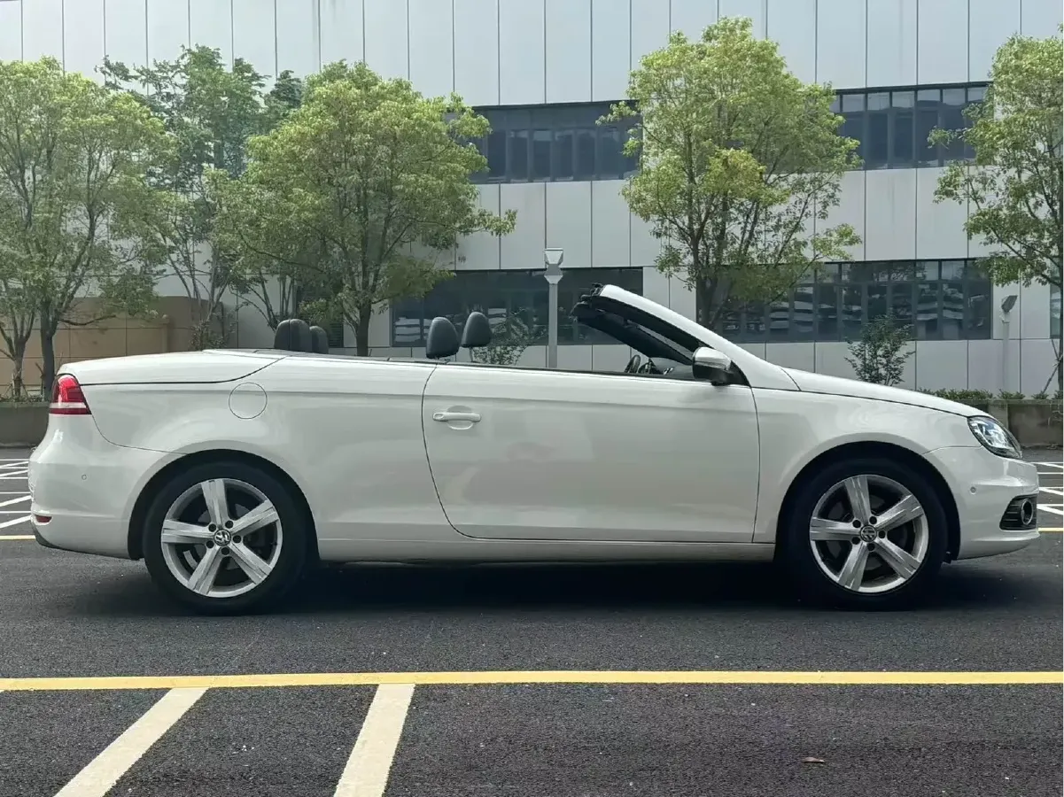 2011 Volkswagen Eos 2.0T 211HP L4 6DCT,autocango,china used car exporter,china ev exporter,chinese used car exporter,chinese used ev exporter