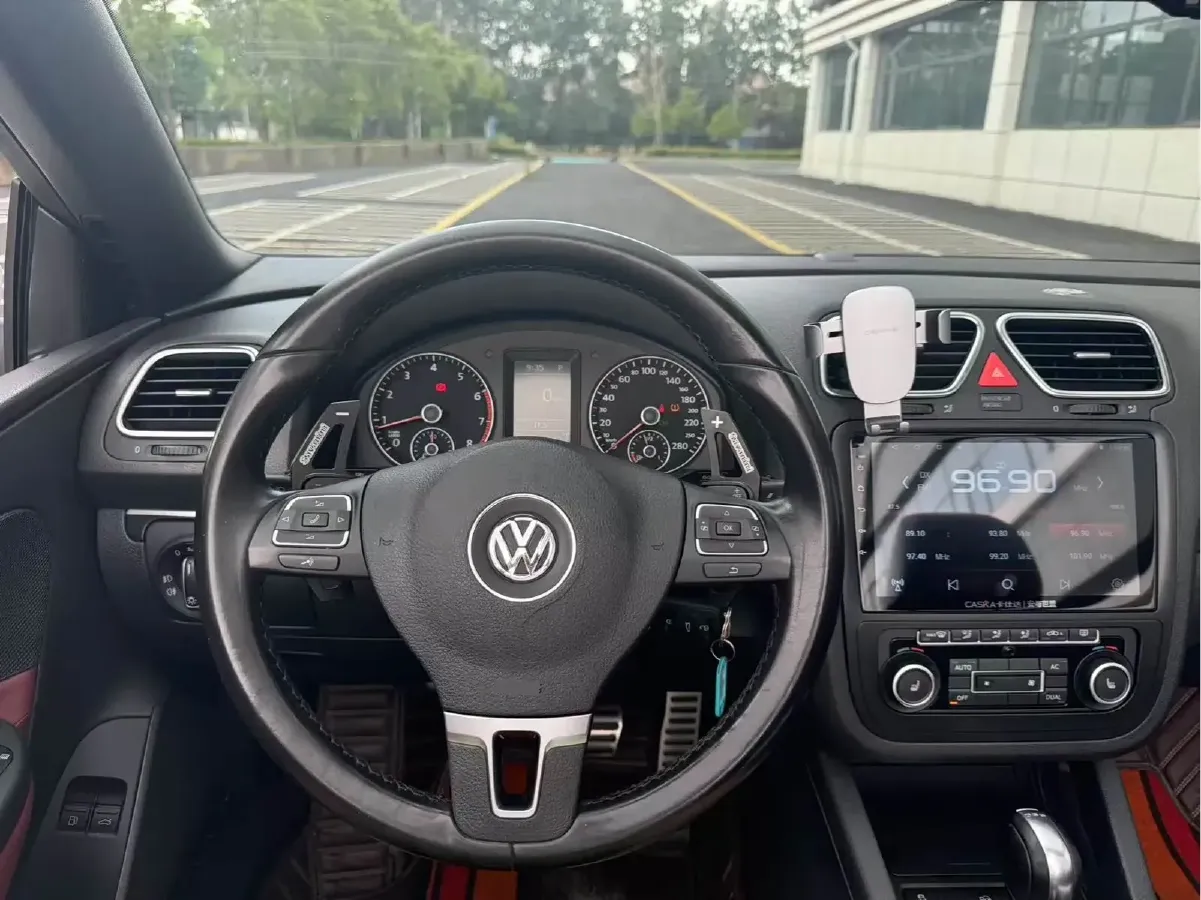 2011 Volkswagen Eos 2.0T 211HP L4 6DCT,autocango,china used car exporter,china ev exporter,chinese used car exporter,chinese used ev exporter