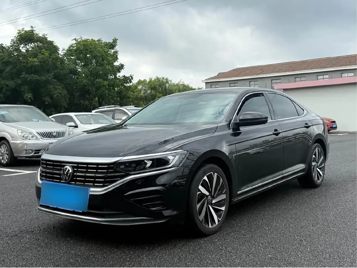 2022 Volkswagen Passat 2.0T 186HP L4 7DCT