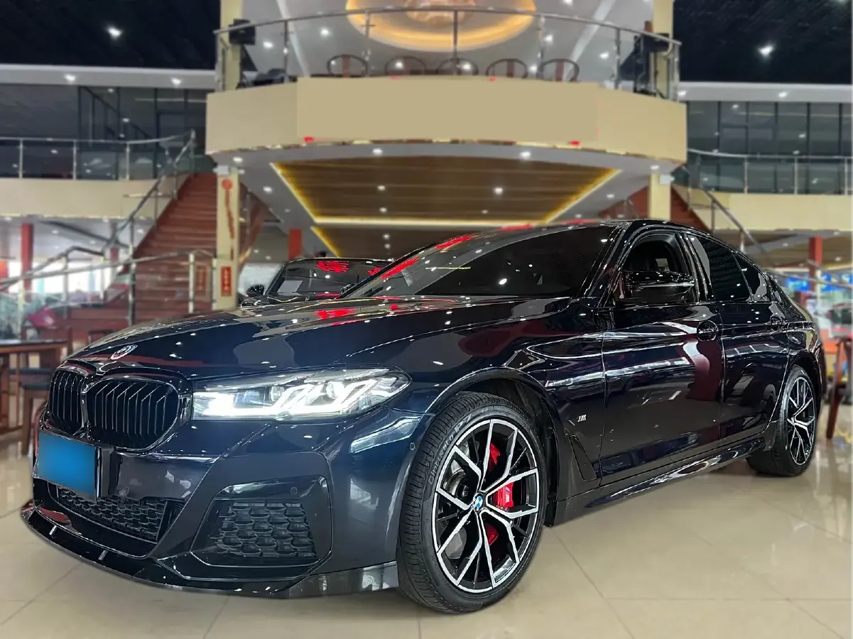 2022 BMW 5 Series 3.0T 340HP L6 8AT