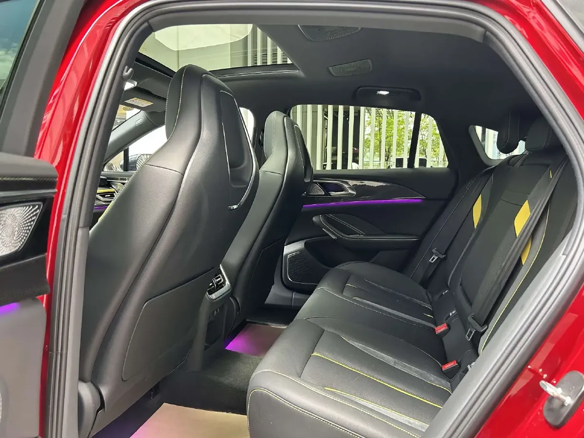 2023 HongQi H6 2.0T 252HP L4 8AT,autocango,china used car exporter,china ev exporter,chinese used car exporter,chinese used ev exporter