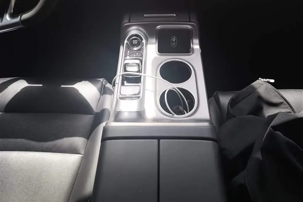 2024 GAC Trumpchi E8 2.0L 140HP L4 2DHT PHEV 25.57KWH,autocango,china used car exporter,china ev exporter,chinese used car exporter,chinese used ev exporter