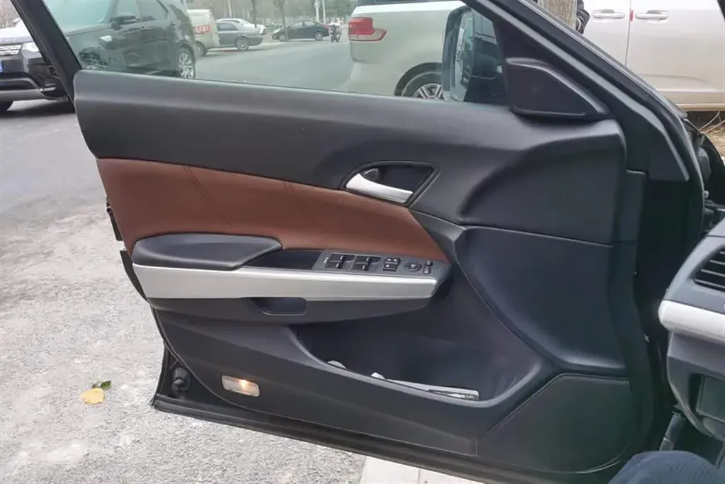 2016 Honda Crosstour 2.4L 197HP L4 5AT,autocango,china used car exporter,china ev exporter,chinese used car exporter,chinese used ev exporter