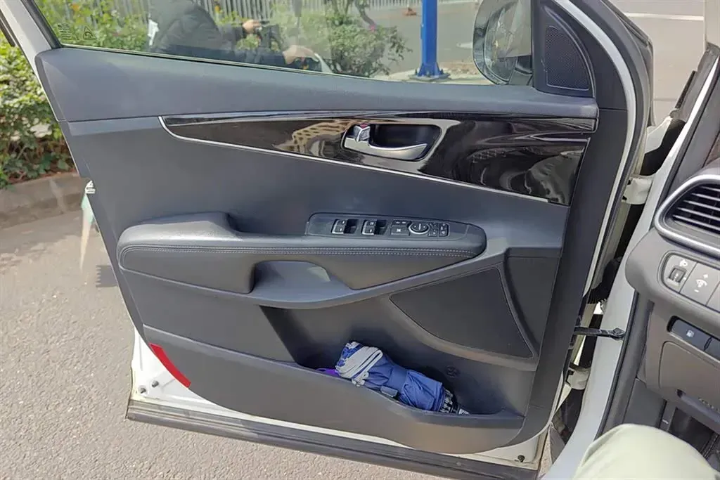 2015 Kia Sorento 2.4L 188HP L4 6AT,autocango,china used car exporter,china ev exporter,chinese used car exporter,chinese used ev exporter