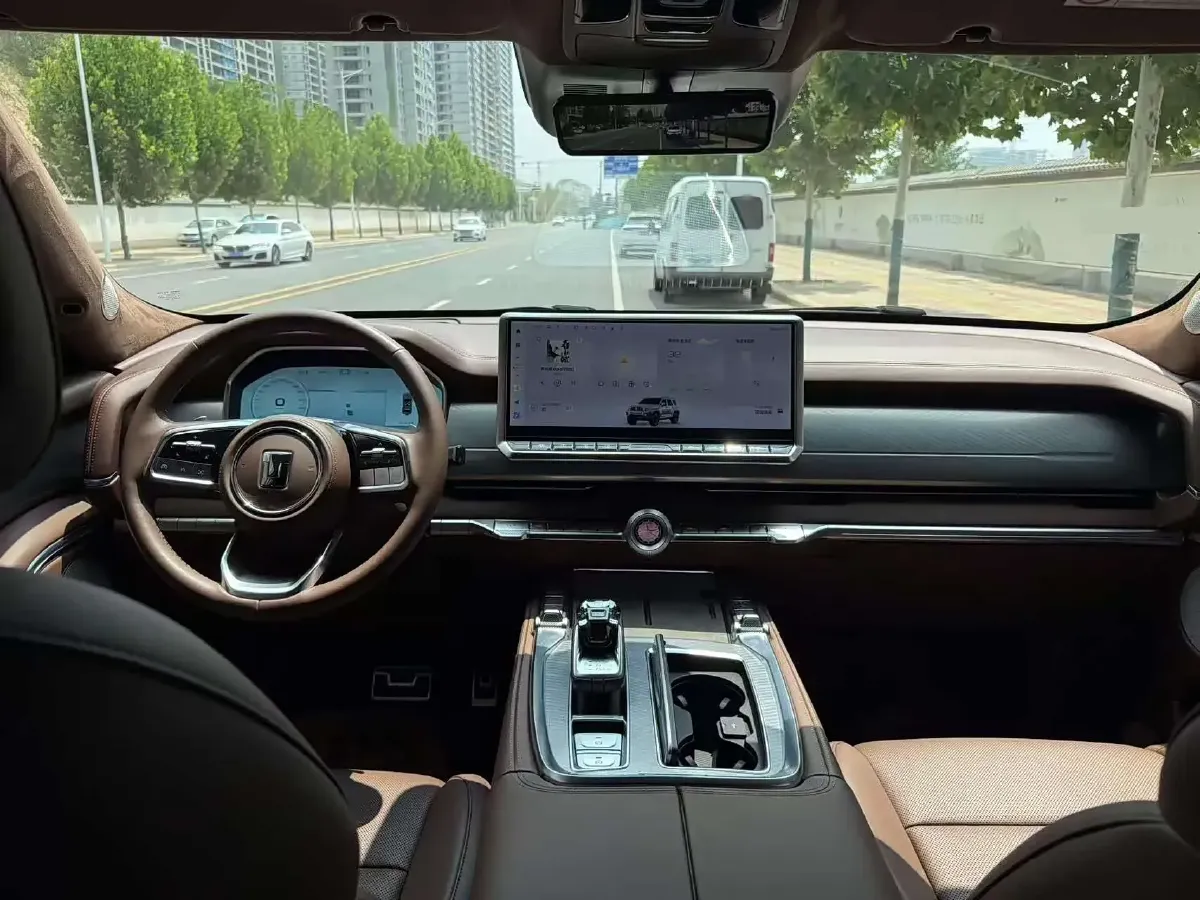 2024 Tank 700 3.0T 360HP V6 9AT PHEV 37.1KWH,autocango,china used car exporter,china ev exporter,chinese used car exporter,chinese used ev exporter