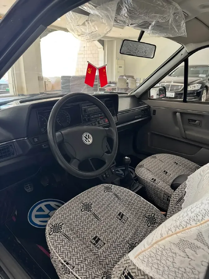 2004 Volkswagen Santana Classic 1.6L 87HP L4 5MT,autocango,china used car exporter,china ev exporter,chinese used car exporter,chinese used ev exporter