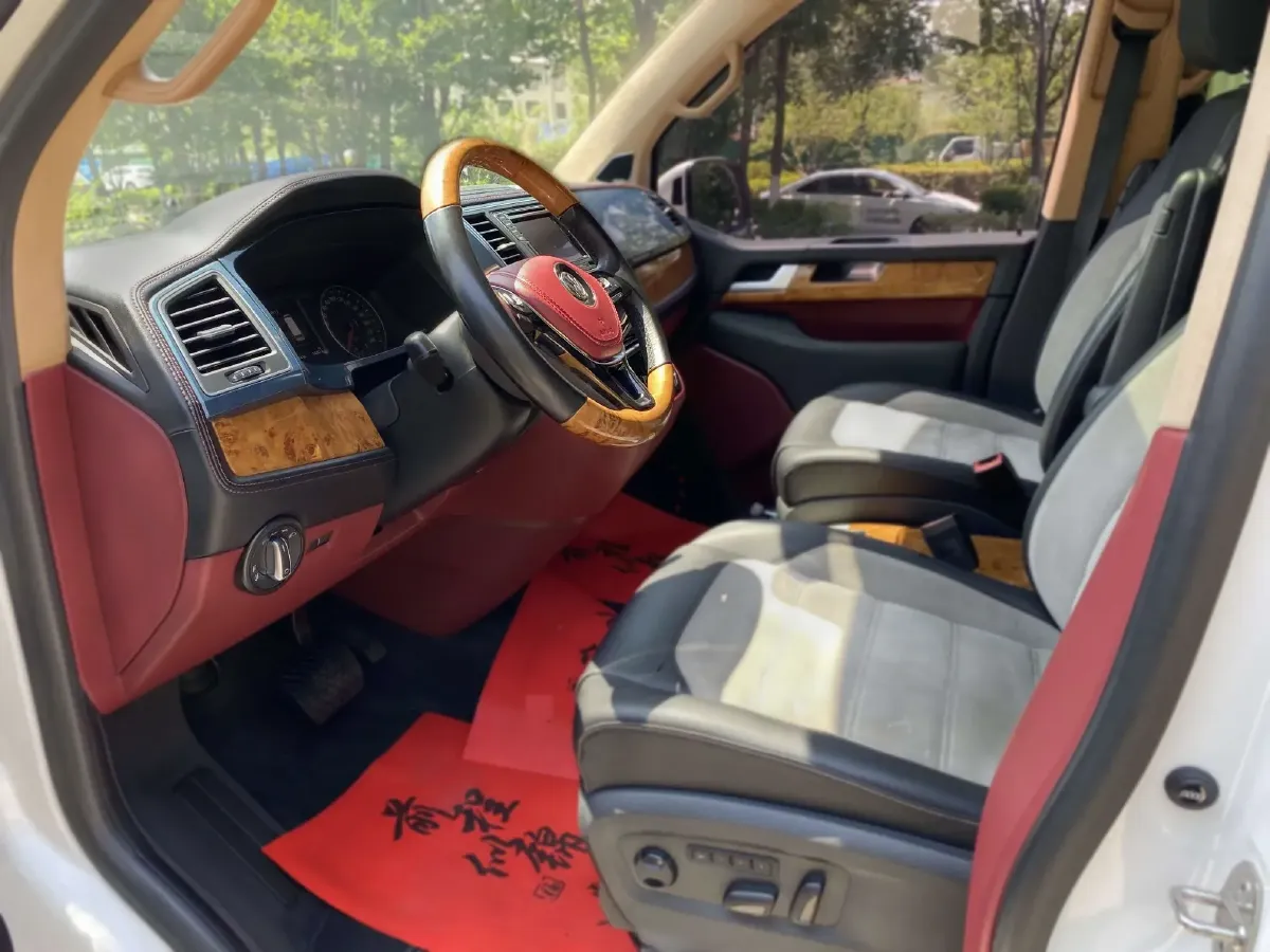 2018 Volkswagen Multivan 2.0T 204HP L4 7DCT,autocango,china used car exporter,china ev exporter,chinese used car exporter,chinese used ev exporter