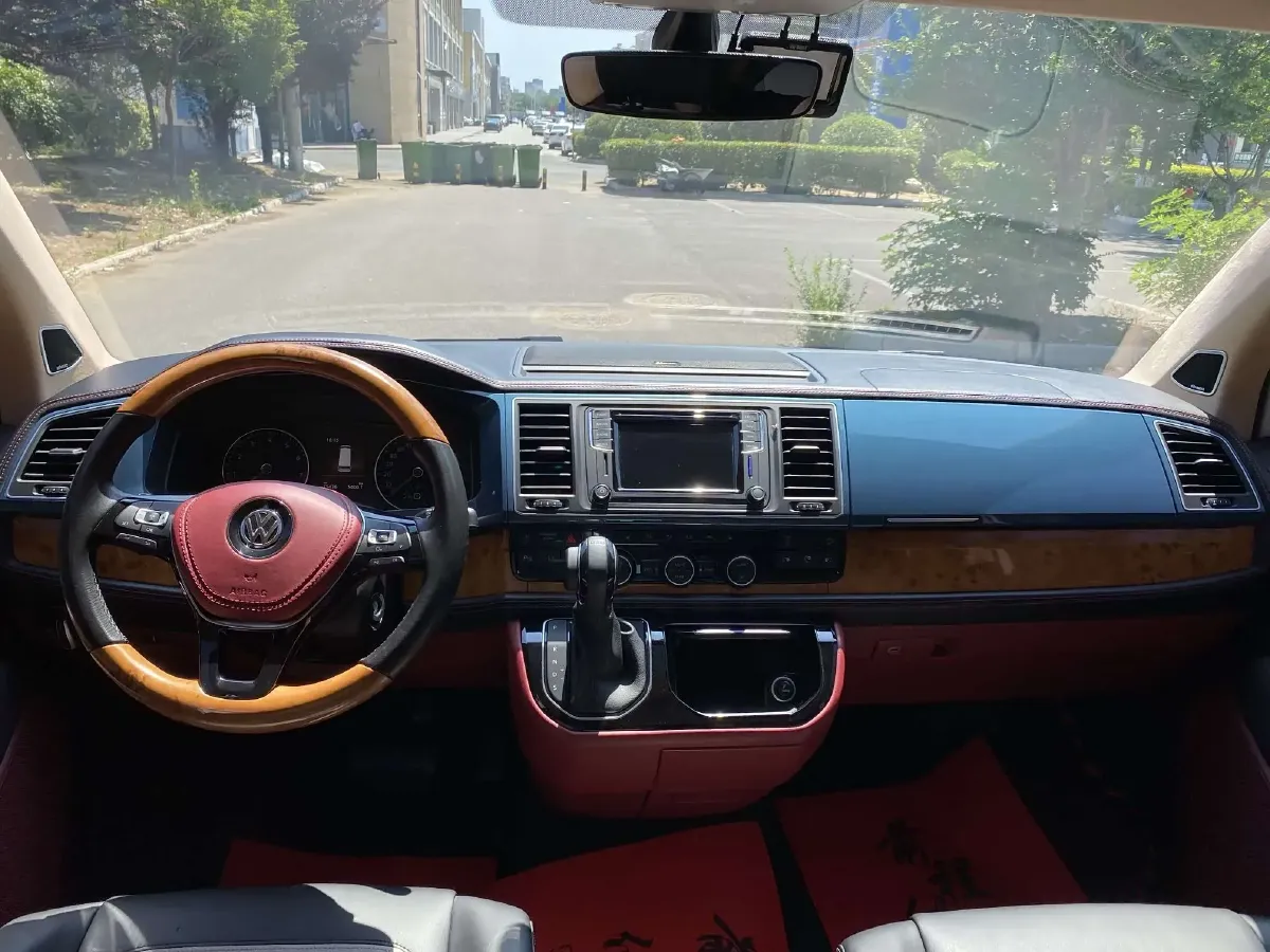 2018 Volkswagen Multivan 2.0T 204HP L4 7DCT,autocango,china used car exporter,china ev exporter,chinese used car exporter,chinese used ev exporter