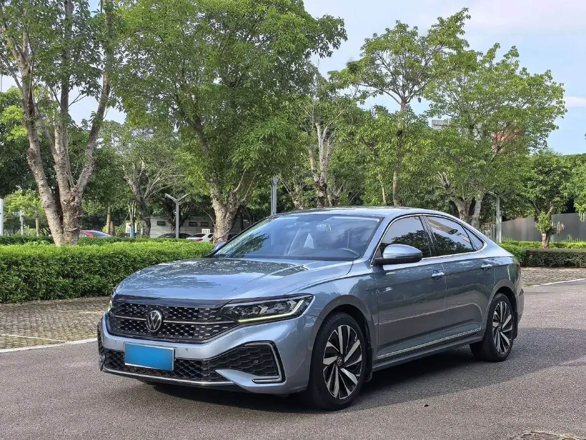 2022 Volkswagen Passat 2.0T 186HP L4 7DCT