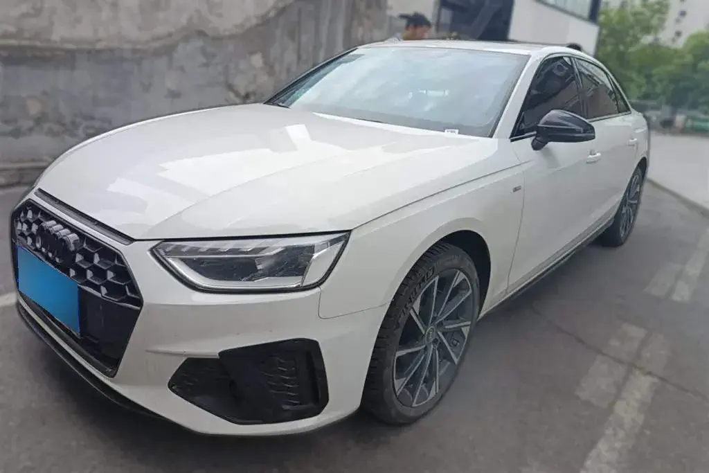 2023 Audi A4L 2.0T 190HP L4 7DCT