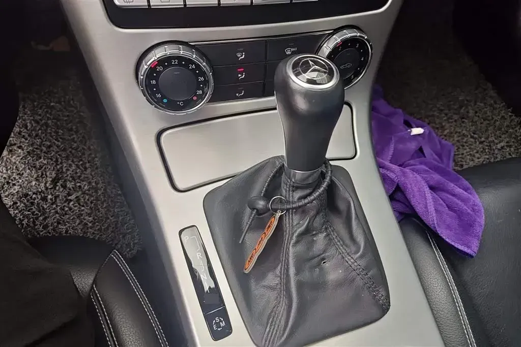 2011 Mercedes-Benz SLK Class 1.8T 184HP L4 7AT,autocango,china used car exporter,china ev exporter,chinese used car exporter,chinese used ev exporter