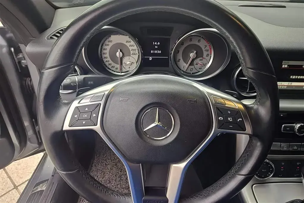 2011 Mercedes-Benz SLK Class 1.8T 184HP L4 7AT,autocango,china used car exporter,china ev exporter,chinese used car exporter,chinese used ev exporter