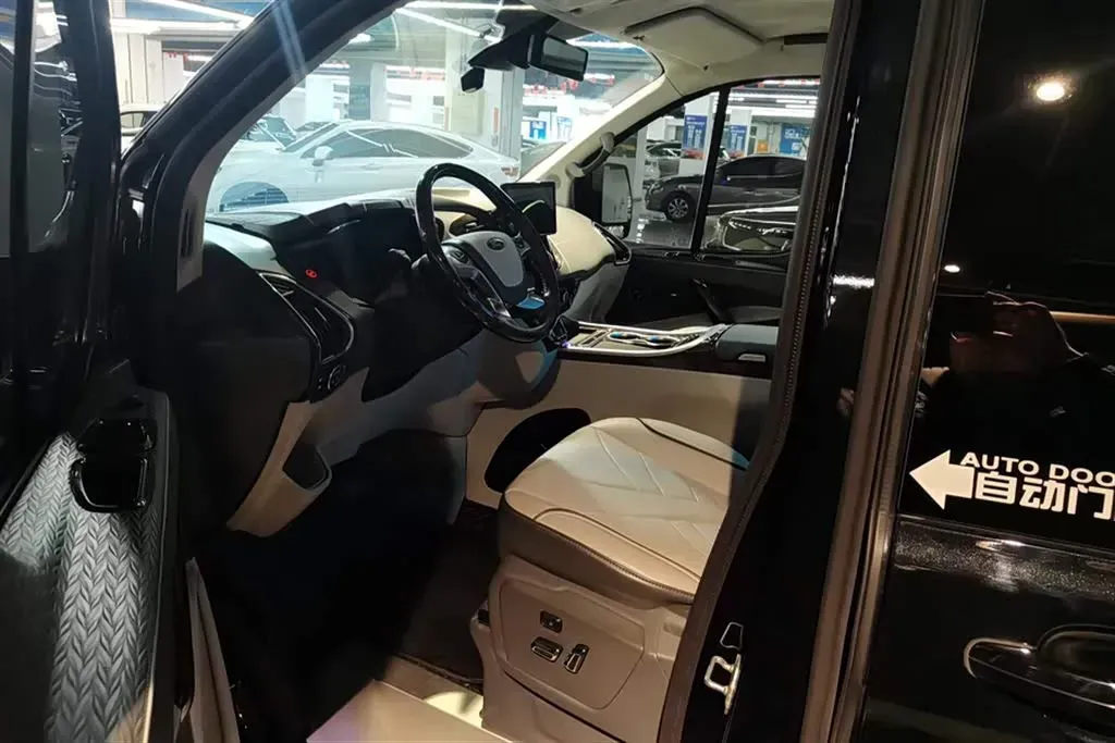 2020 Ford Tourneo 2.0T 203HP L4 5MT,autocango,china used car exporter,china ev exporter,chinese used car exporter,chinese used ev exporter