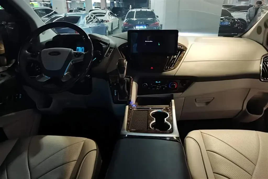 2020 Ford Tourneo 2.0T 203HP L4 5MT,autocango,china used car exporter,china ev exporter,chinese used car exporter,chinese used ev exporter