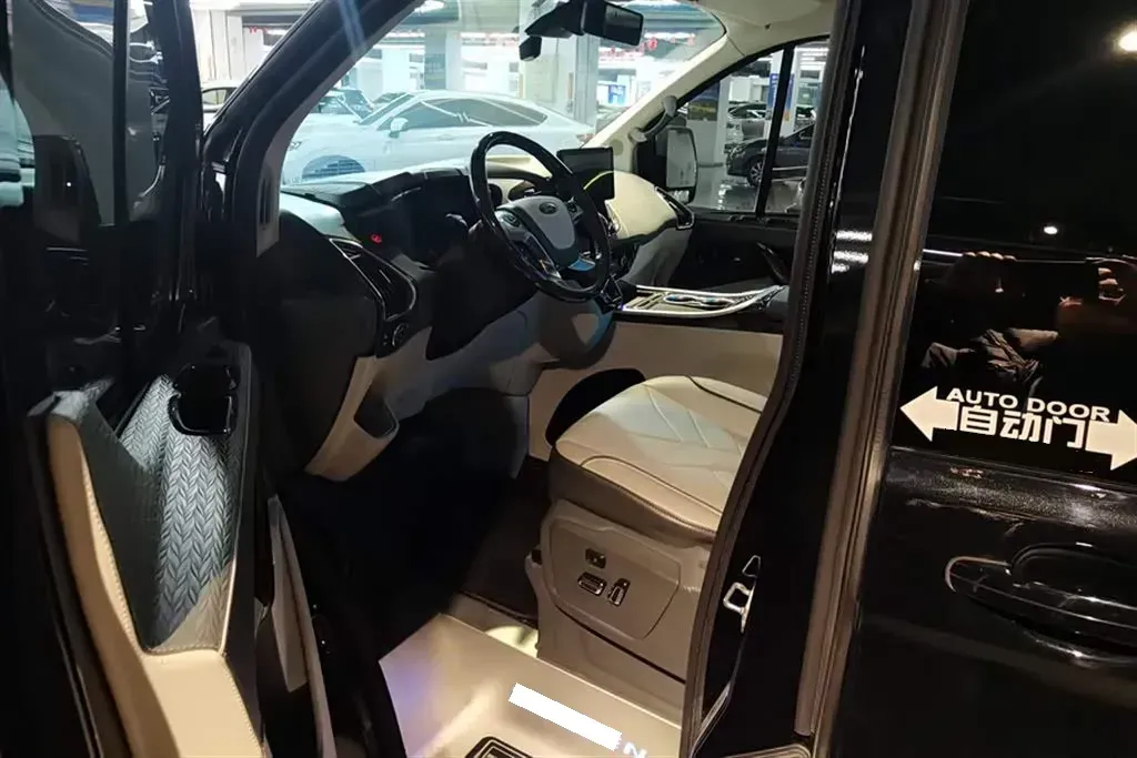 2020 Ford Tourneo 2.0T 203HP L4 5MT,autocango,china used car exporter,china ev exporter,chinese used car exporter,chinese used ev exporter