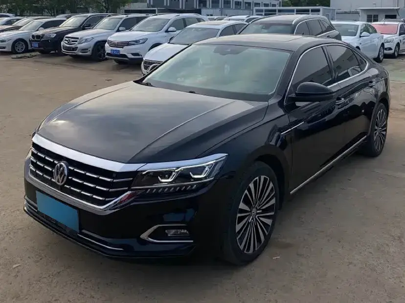 2019 Volkswagen Passat 2.0T 220HP L4 7DCT