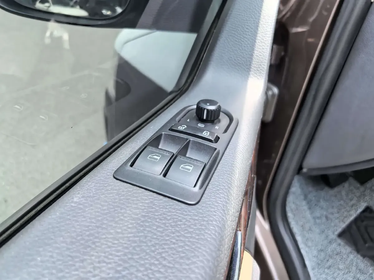 2012 Volkswagen Multivan 2.0T 204HP L4 7DCT,autocango,china used car exporter,china ev exporter,chinese used car exporter,chinese used ev exporter