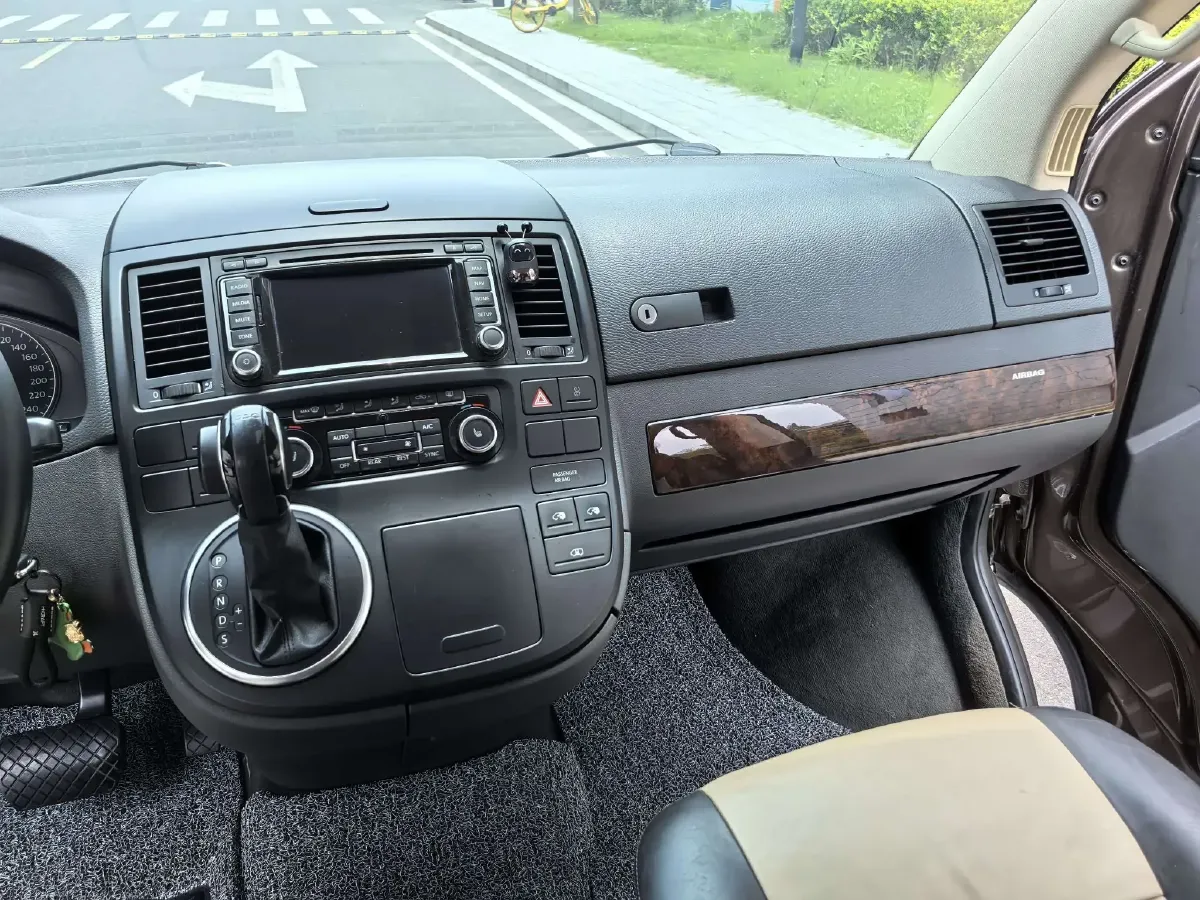 2012 Volkswagen Multivan 2.0T 204HP L4 7DCT,autocango,china used car exporter,china ev exporter,chinese used car exporter,chinese used ev exporter