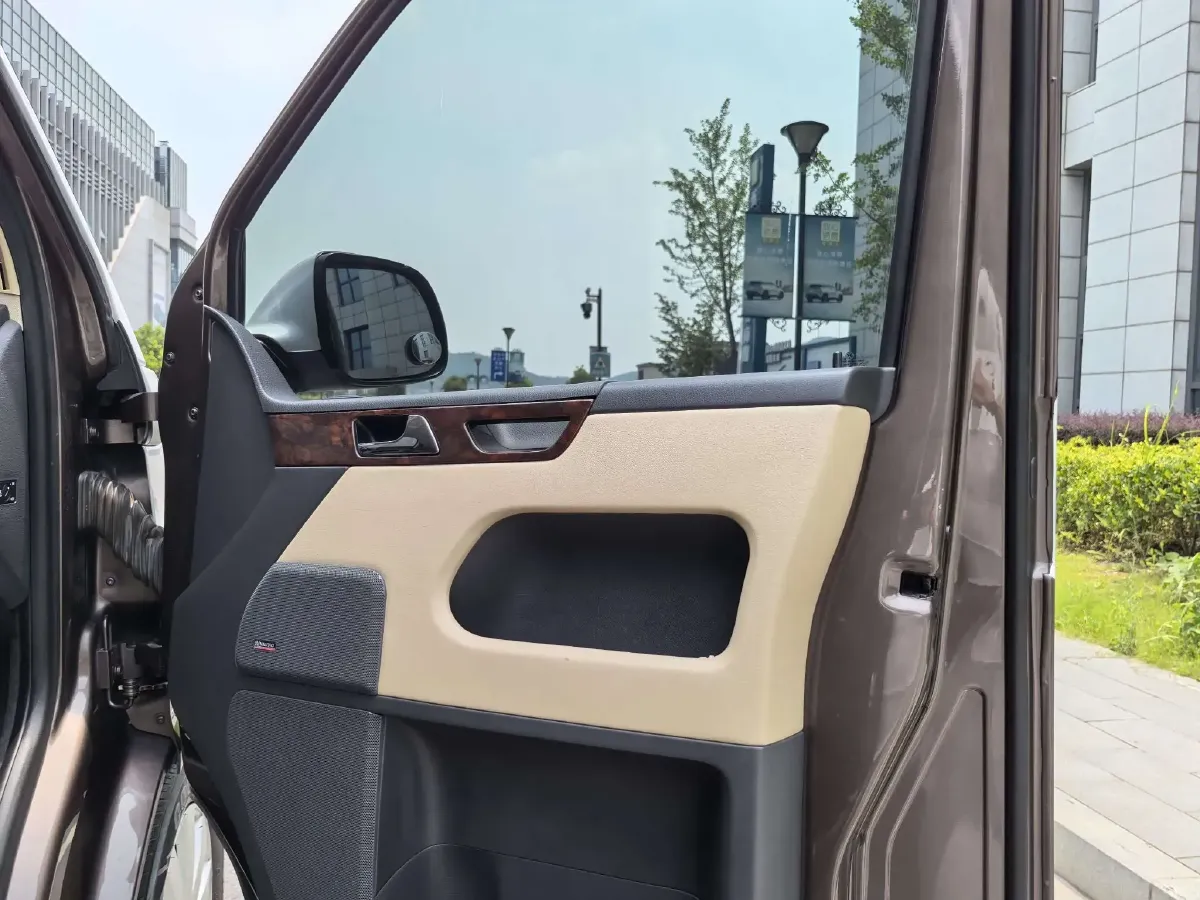 2012 Volkswagen Multivan 2.0T 204HP L4 7DCT,autocango,china used car exporter,china ev exporter,chinese used car exporter,chinese used ev exporter