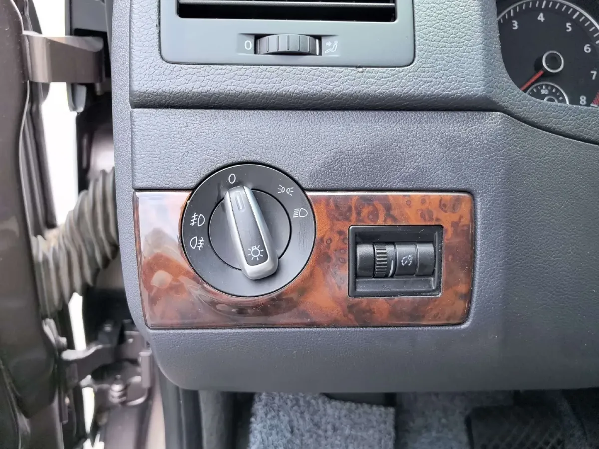 2012 Volkswagen Multivan 2.0T 204HP L4 7DCT,autocango,china used car exporter,china ev exporter,chinese used car exporter,chinese used ev exporter