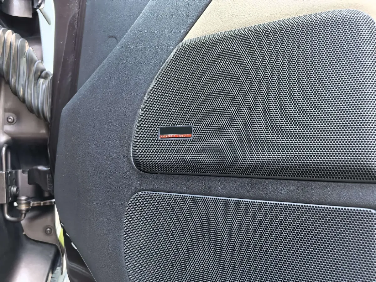 2012 Volkswagen Multivan 2.0T 204HP L4 7DCT,autocango,china used car exporter,china ev exporter,chinese used car exporter,chinese used ev exporter