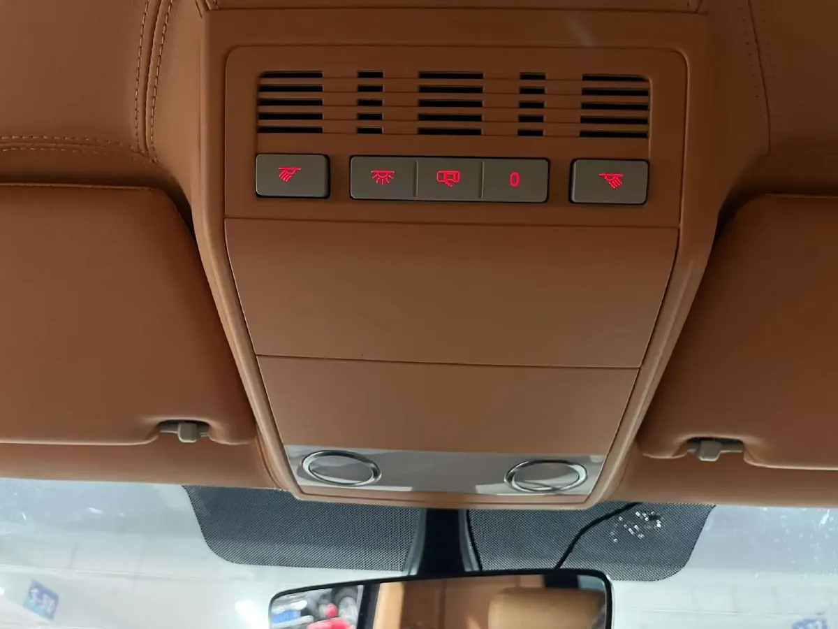 2017 Volkswagen Caravelle 2.0T 204HP L4 7DCT,autocango,china used car exporter,china ev exporter,chinese used car exporter,chinese used ev exporter