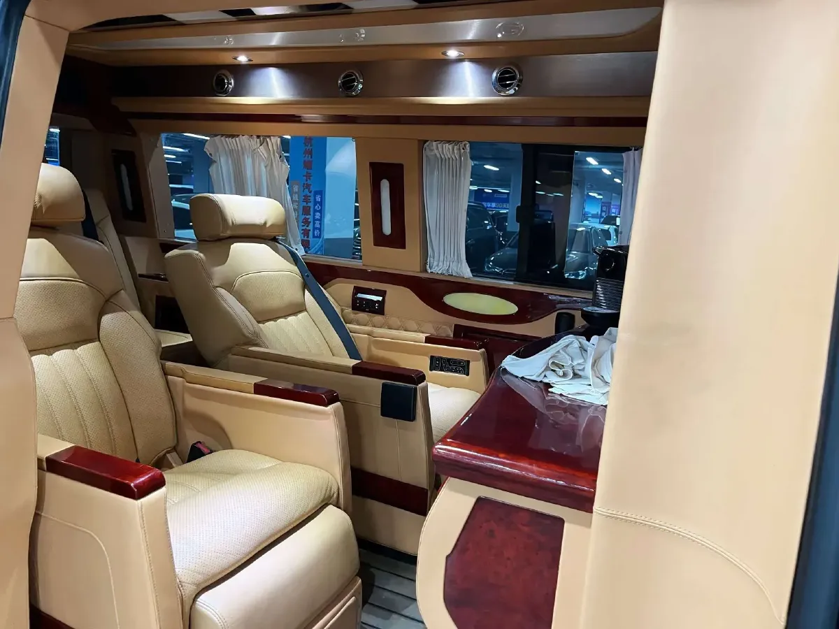 2017 Volkswagen Caravelle 2.0T 204HP L4 7DCT,autocango,china used car exporter,china ev exporter,chinese used car exporter,chinese used ev exporter