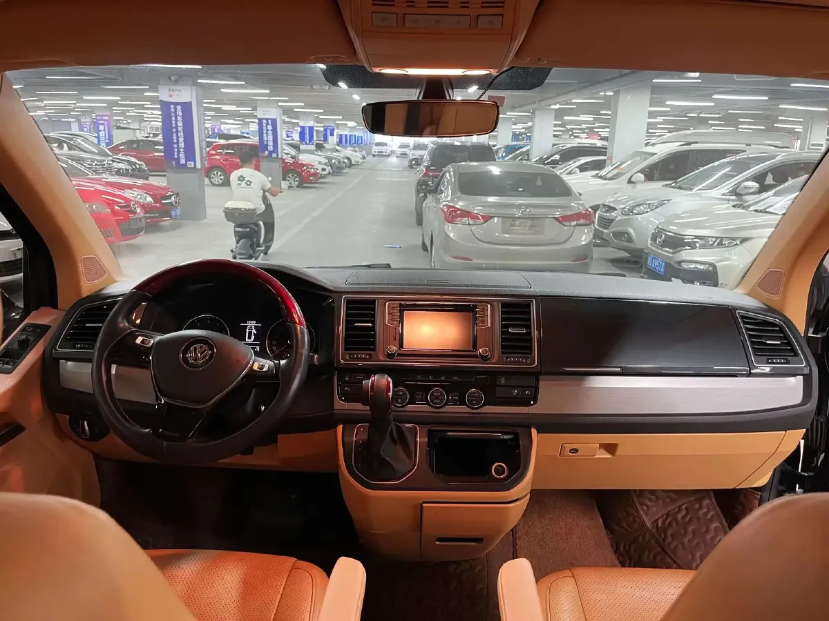 2017 Volkswagen Caravelle 2.0T 204HP L4 7DCT,autocango,china used car exporter,china ev exporter,chinese used car exporter,chinese used ev exporter