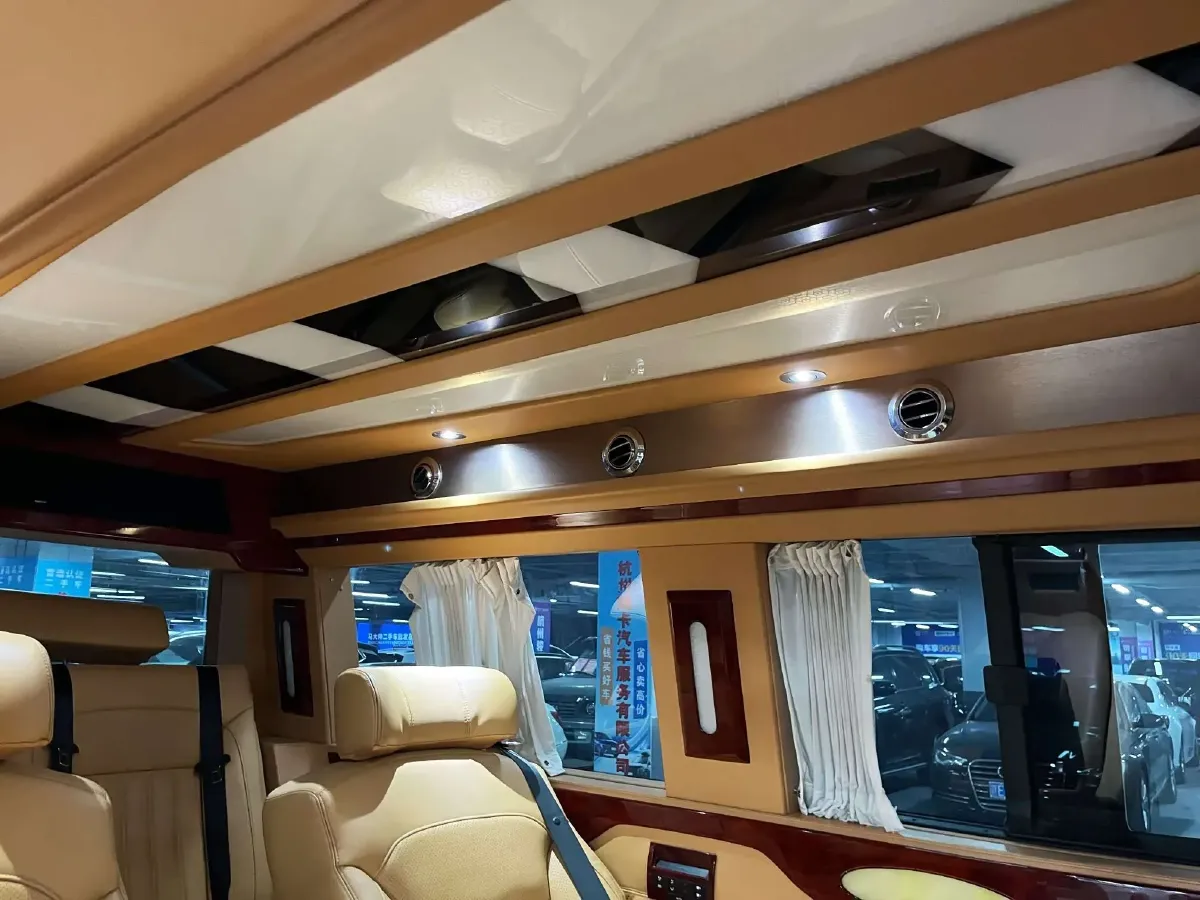 2017 Volkswagen Caravelle 2.0T 204HP L4 7DCT,autocango,china used car exporter,china ev exporter,chinese used car exporter,chinese used ev exporter