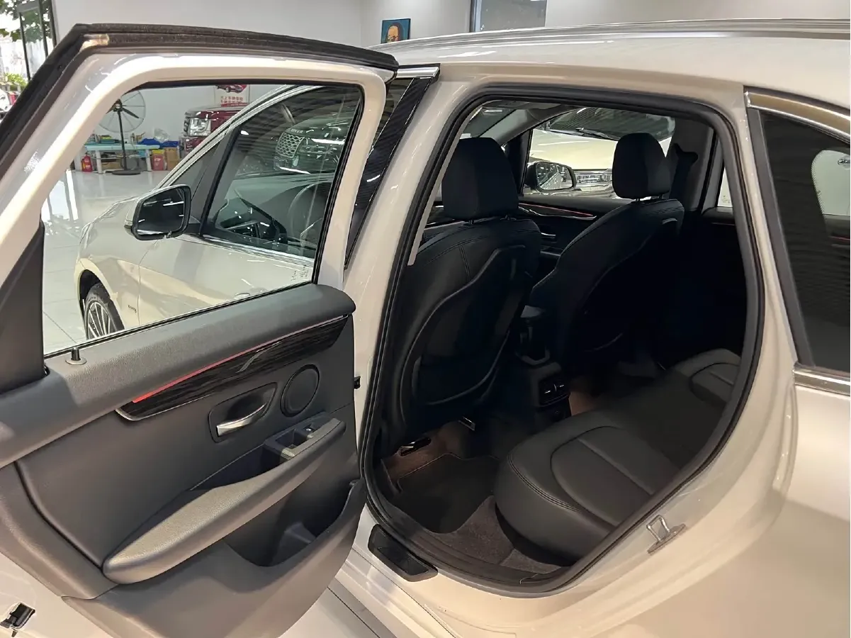 2018 BMW 2 Series Wagon 2.0T 192HP L4 8AT,autocango,china used car exporter,china ev exporter,chinese used car exporter,chinese used ev exporter