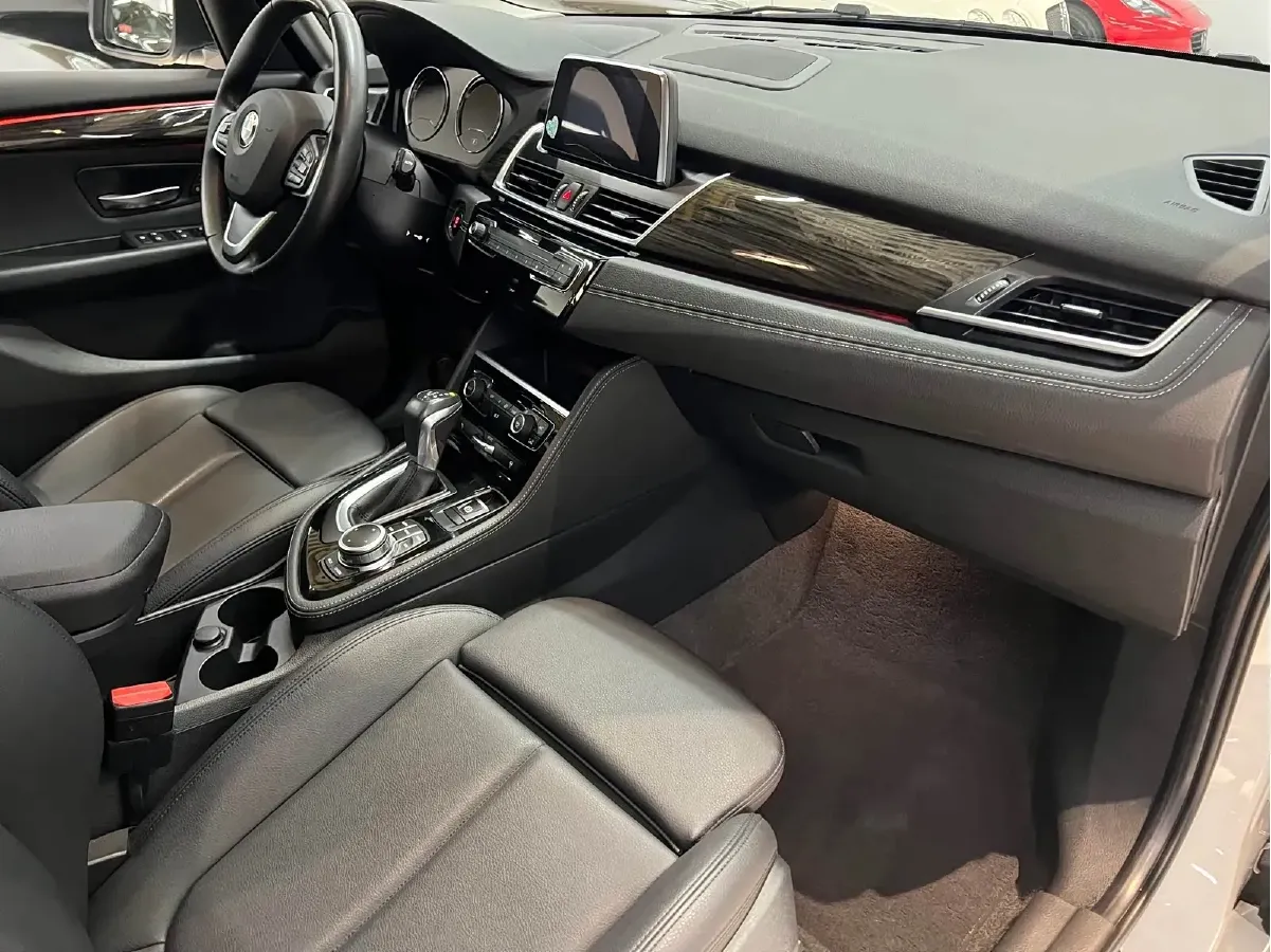 2018 BMW 2 Series Wagon 2.0T 192HP L4 8AT,autocango,china used car exporter,china ev exporter,chinese used car exporter,chinese used ev exporter