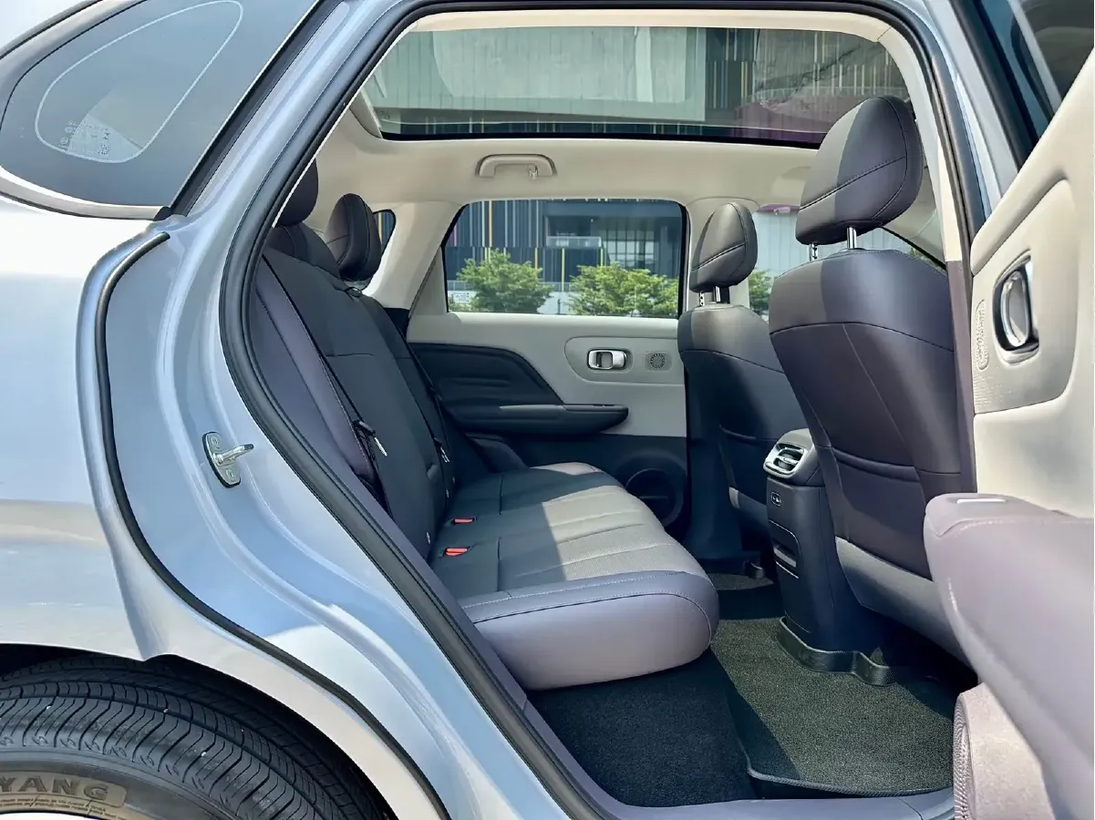 2025 Leapmotor B10 BEV 56.2KWH,autocango,china used car exporter,china ev exporter,chinese used car exporter,chinese used ev exporter