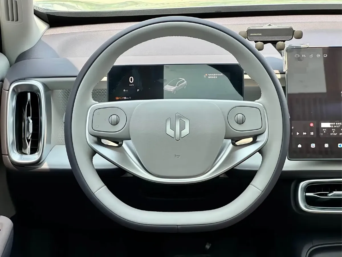 2025 Leapmotor B10 BEV 56.2KWH,autocango,china used car exporter,china ev exporter,chinese used car exporter,chinese used ev exporter