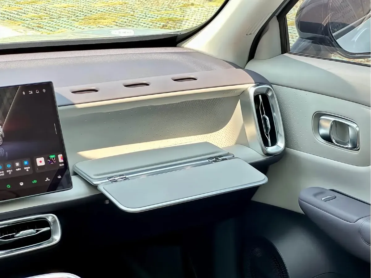 2025 Leapmotor B10 BEV 56.2KWH,autocango,china used car exporter,china ev exporter,chinese used car exporter,chinese used ev exporter