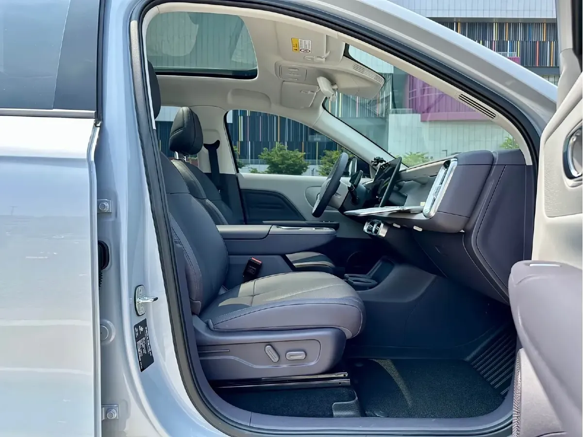 2025 Leapmotor B10 BEV 56.2KWH,autocango,china used car exporter,china ev exporter,chinese used car exporter,chinese used ev exporter