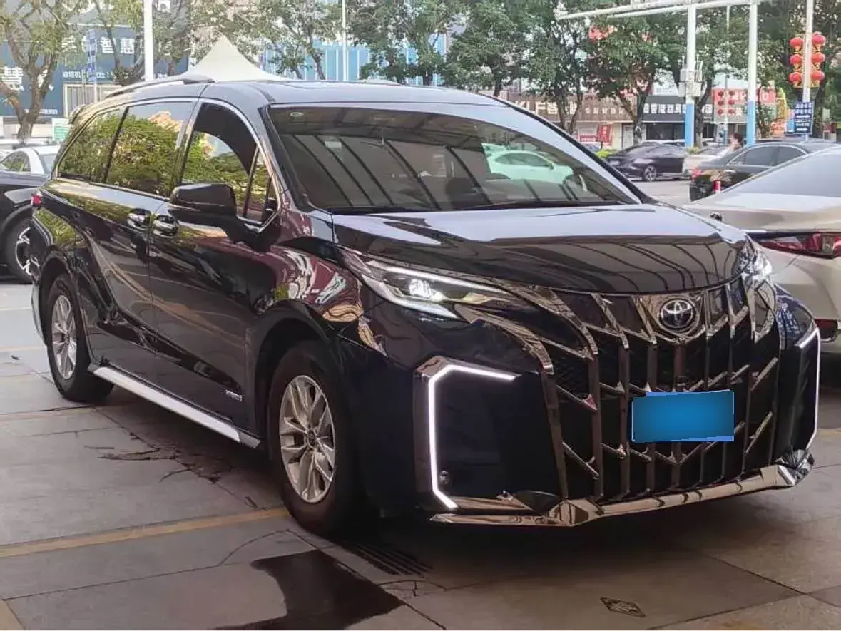 2023 Toyota Sienna 2.5L 189HP L4 E-CVT Hybrid