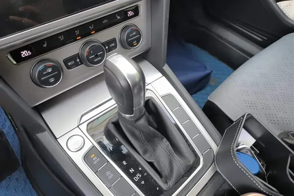 2018 Volkswagen Alltrack 2.0T 220HP L4 6DCT,autocango,china used car exporter,china ev exporter,chinese used car exporter,chinese used ev exporter